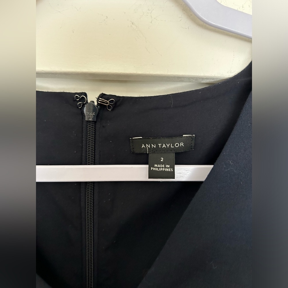 Ann Taylor Navy V-Neck Midi Dress Size 2 - Picture 2 of 4